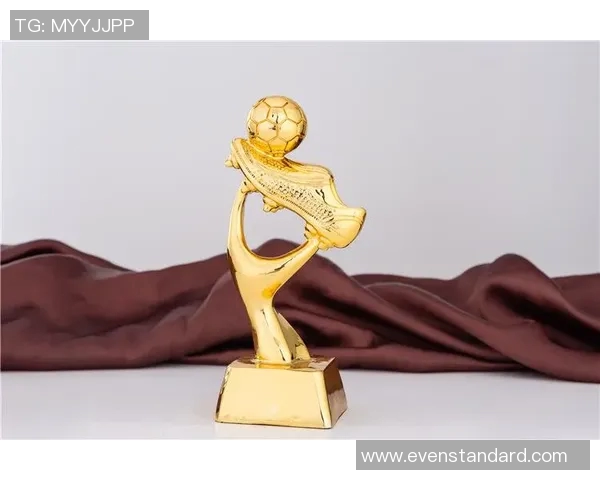 足球巨星限量纪念礼盒套装精美呈现收藏版球迷必备珍藏品